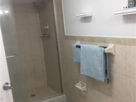 3rd image of 1351 NE 191st St APT 117