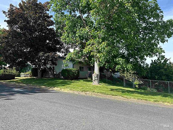3rd image of 1620 6th Ave
