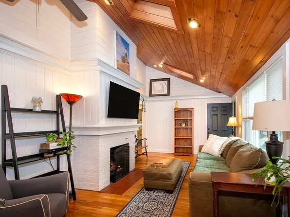 59 Geordan Ave, Wrentham, MA 02093