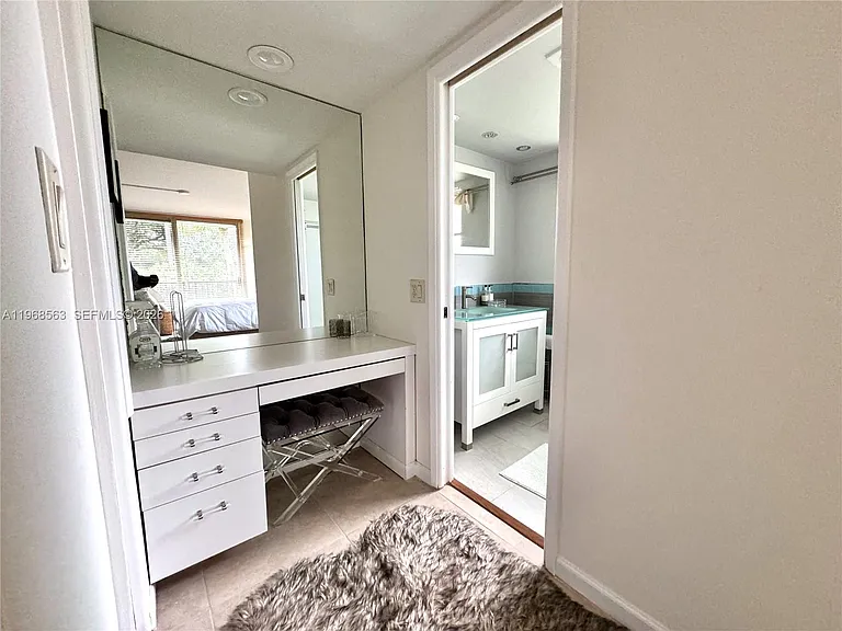 901 W Cypress Ln #201 — Photo 11