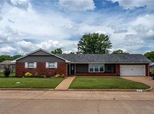 1213 N Grandview Dr, Weatherford, OK 73096