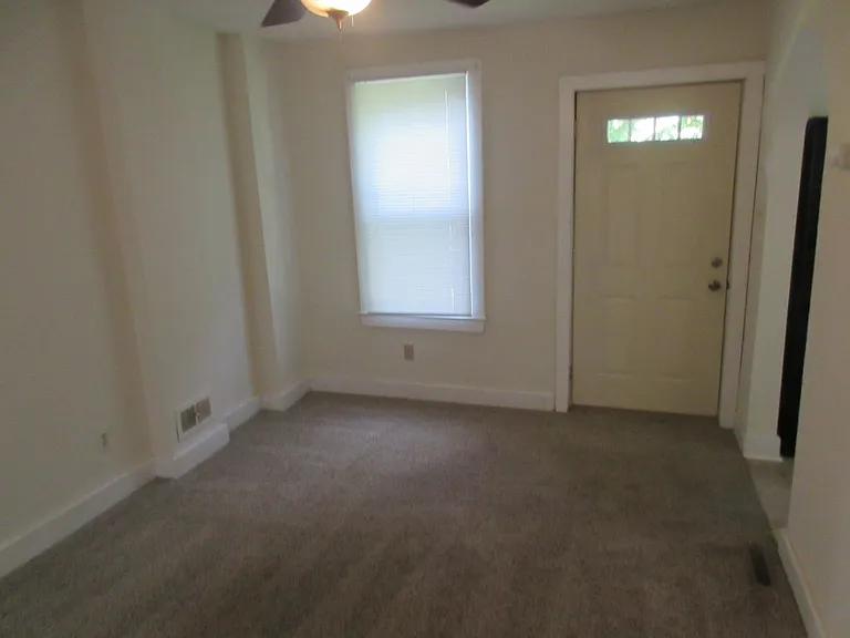 409 E Wall St — Photo 8