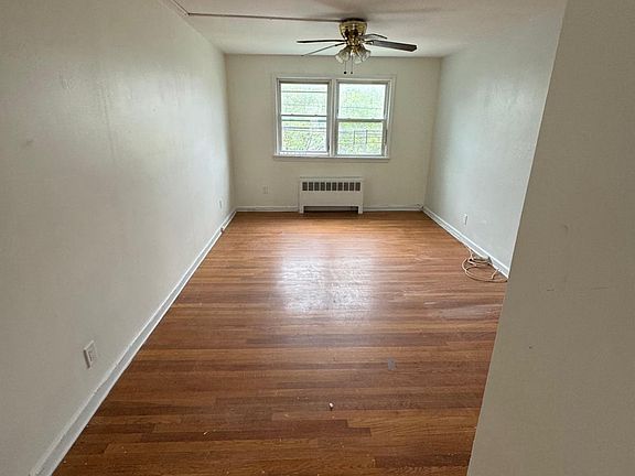 5th image of 119 Hobart Ave #3A