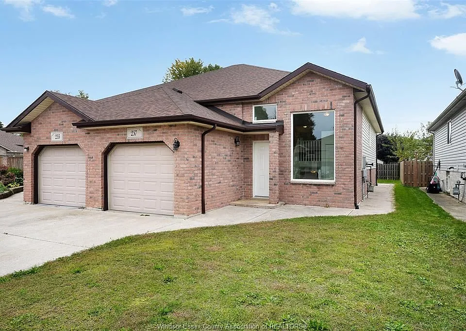 257 Dieppe Cres