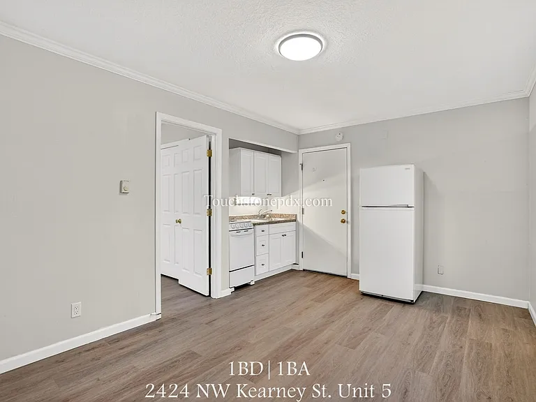 2424 NW Kearney St #5 — Photo 2