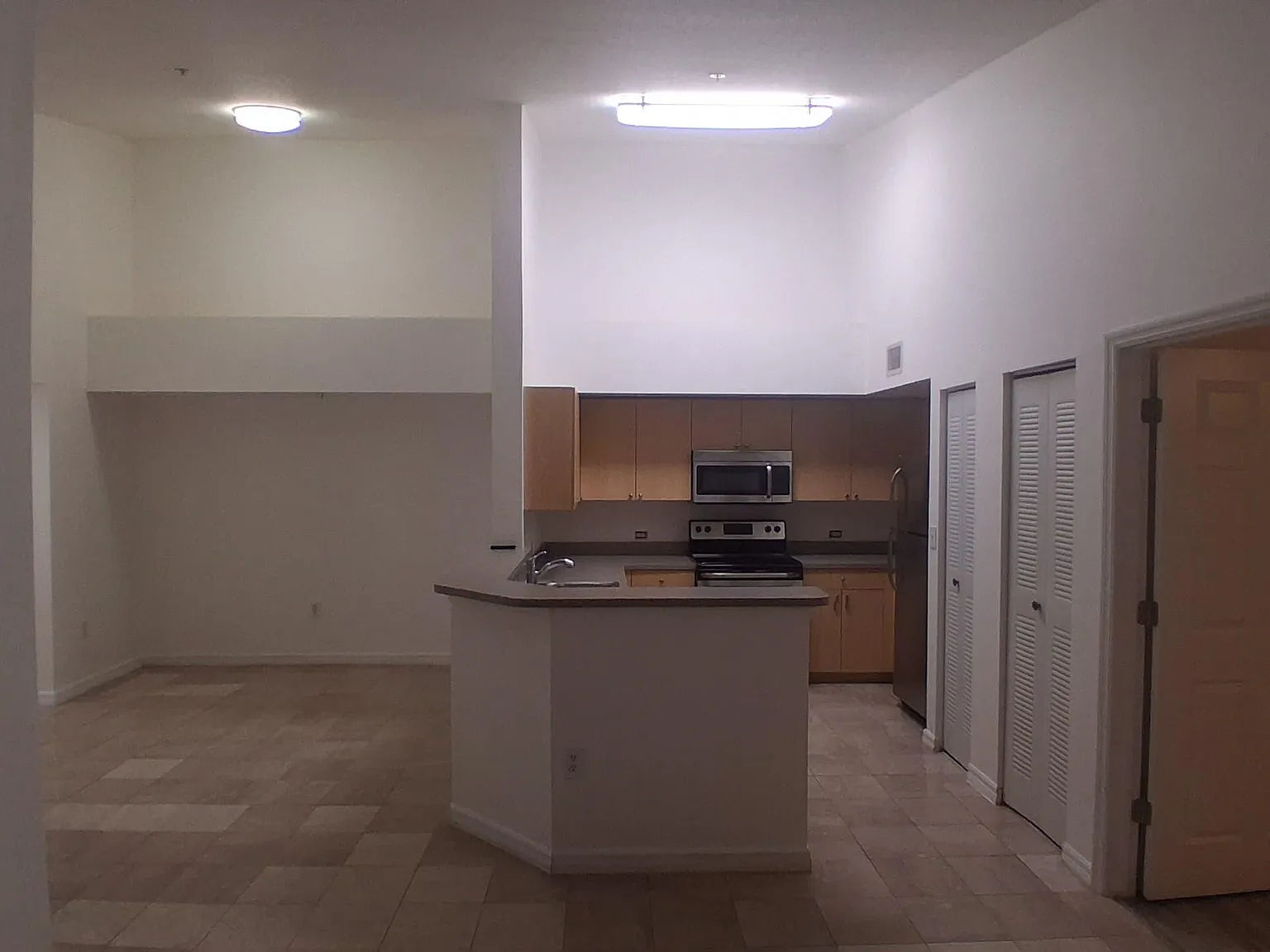 Building 8 — Photo 1