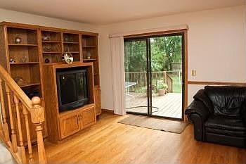 2nd image of 7S478 Olympia Ct
