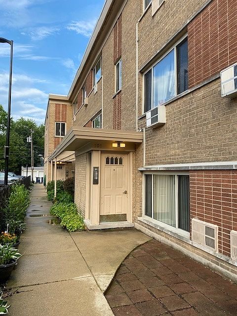 1st image of 705 Hinman Ave APT 2B