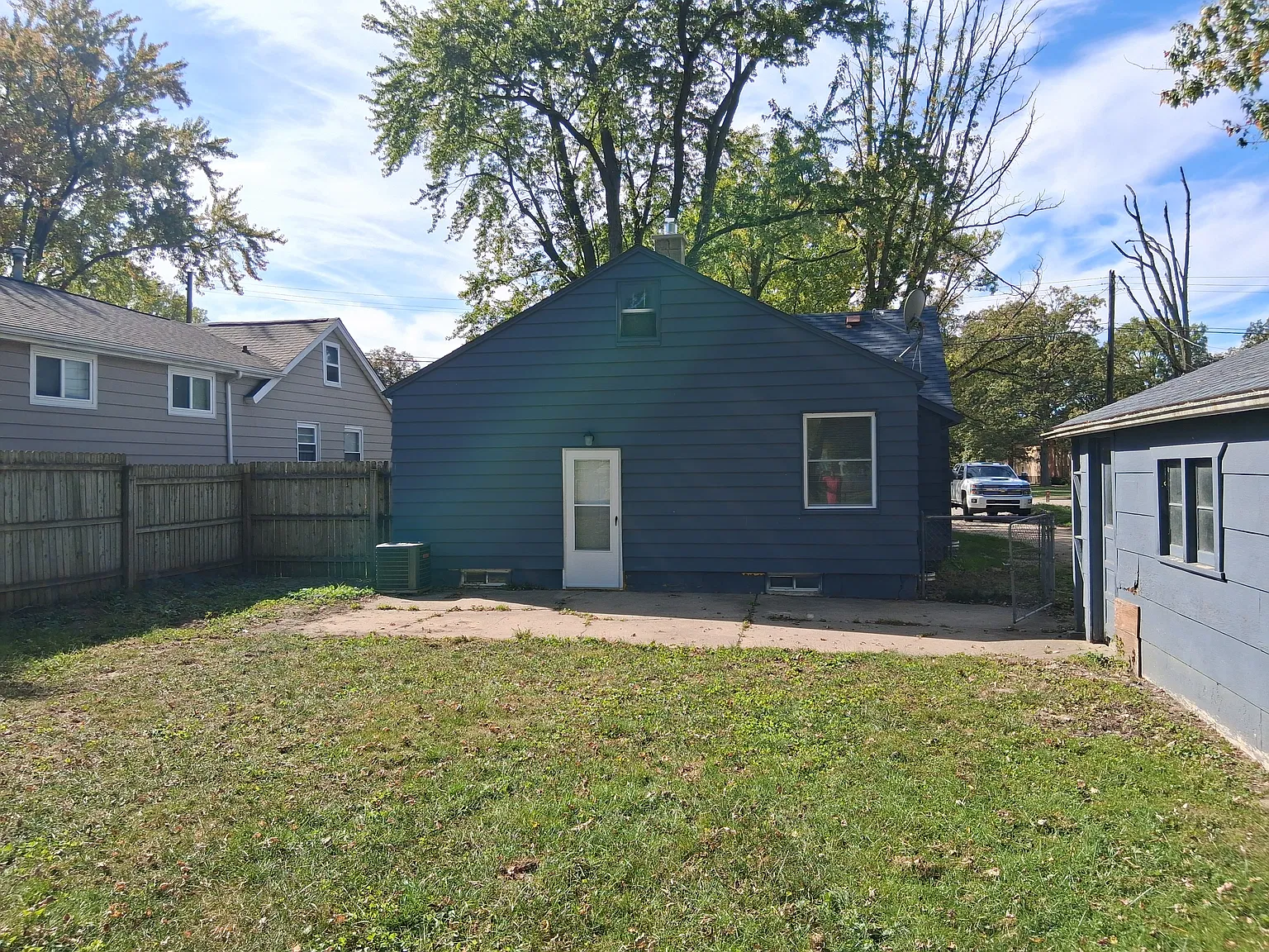 2 bed, 844 sqft, $1,200 — Photo 2