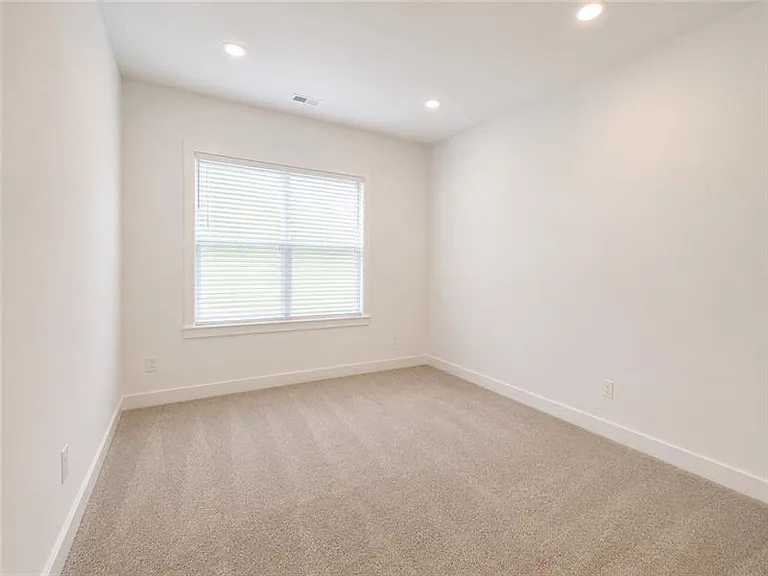 121 E Main St — Photo 24