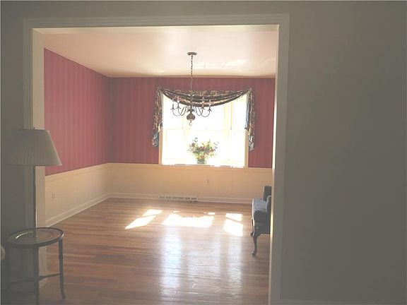 5th image of 105 Laurelwood Dr