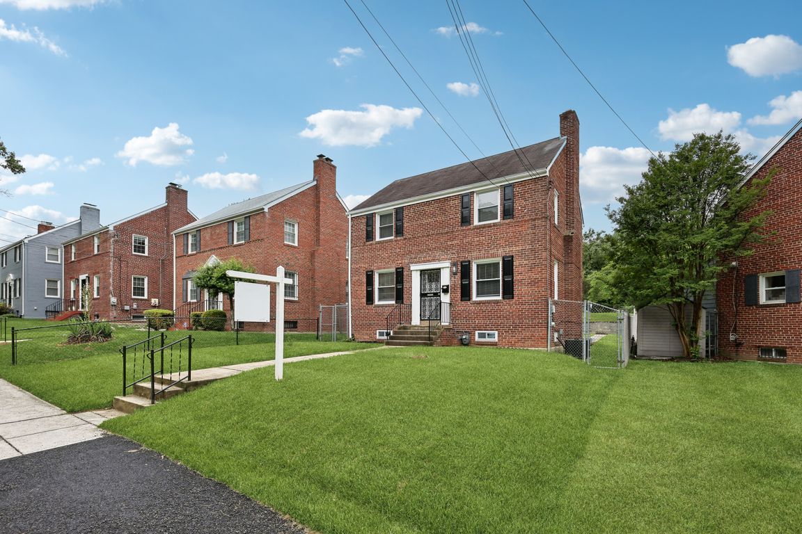 Eastern Ave-2205-001