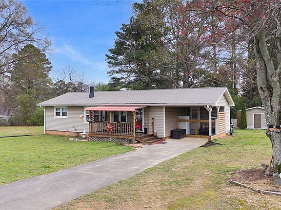2nd image of 141 Ruben Dr NE