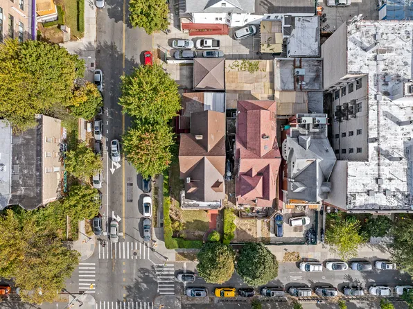 339 Ocean Parkway image 8 of 14