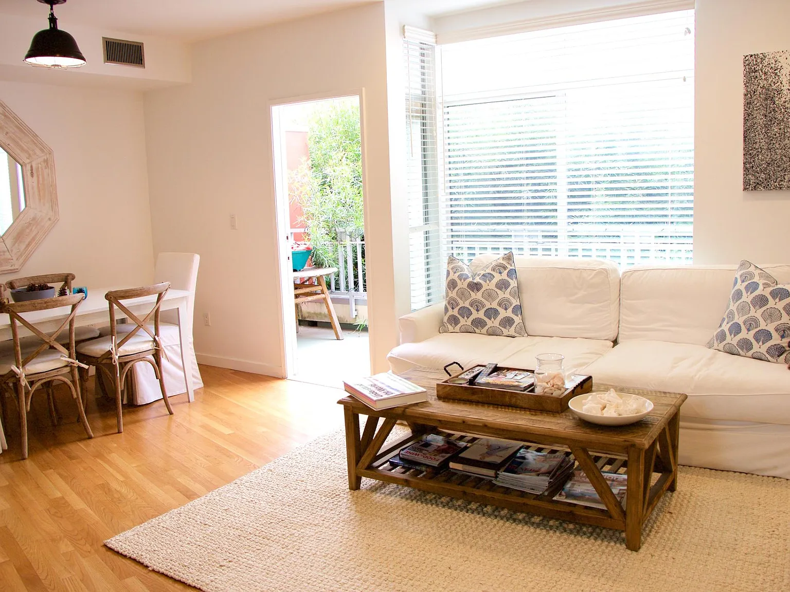 3 bed, 2.5 bath, 1200 sqft, $5,200 — Photo 2