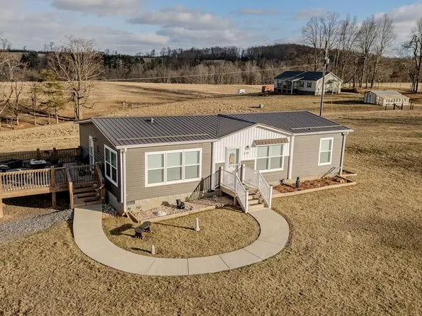 205 Volunteer Rd, Hillsville, VA 24343