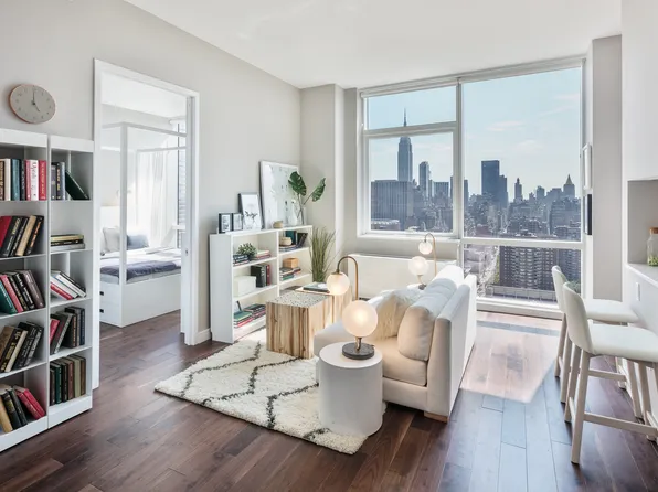 507 West 28th Street image 1 of 10