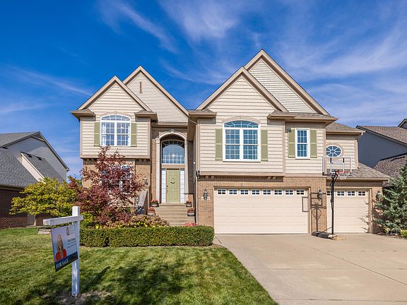 3rd image of 49735 Parkside Dr