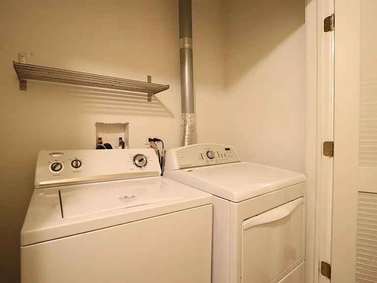 2425 W Arthington St #1 — Photo 21