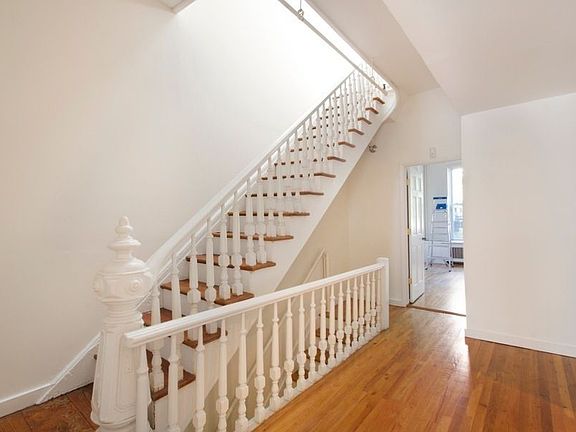 5th image of 1460 Lexington Ave #1460
