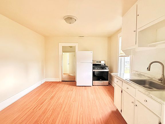 4th image of 19504 Bigelow St #2