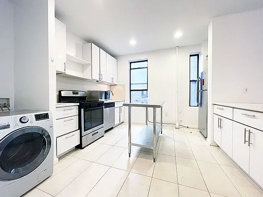 Rented by Bohemia Realty Group | media 4