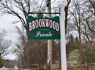 737 Upr Brookwood Dr, Fontana, WI 53125