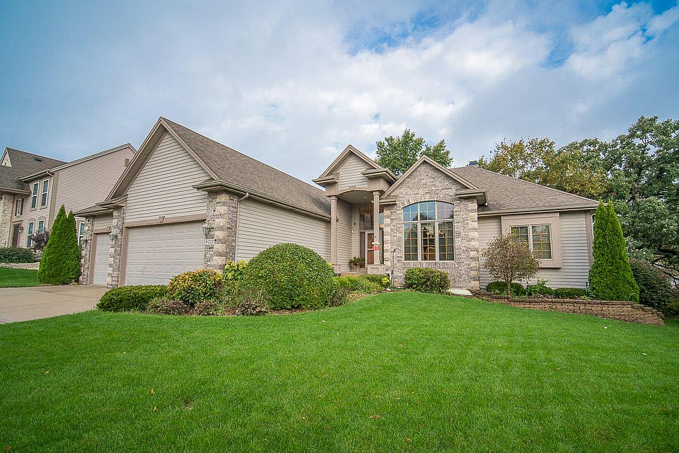 1st image of 8222 W Woodfield Dr