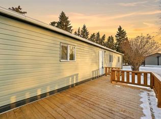 17 Parkland Acres, Lacombe, AB T4L 1T2