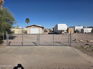 690 W Comanche Dr, Quartzsite, AZ 85346