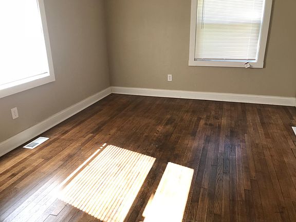 1st floor south bedroom