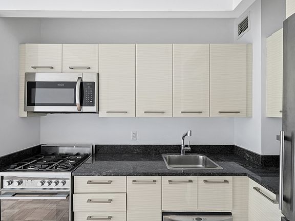 4th image of 20 Exchange Pl APT 424