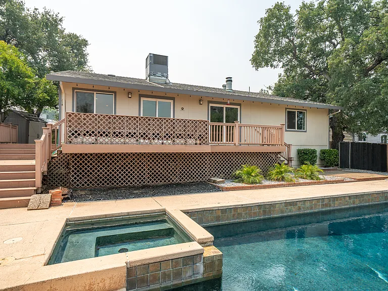 2535 Ruby Ct — Photo 12