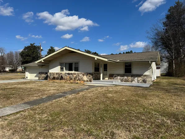 3205 Black Oak St, Pigeon Forge, TN 37863