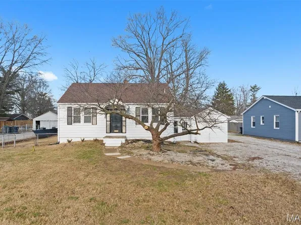 2105 E B St, Belleville, IL 62221