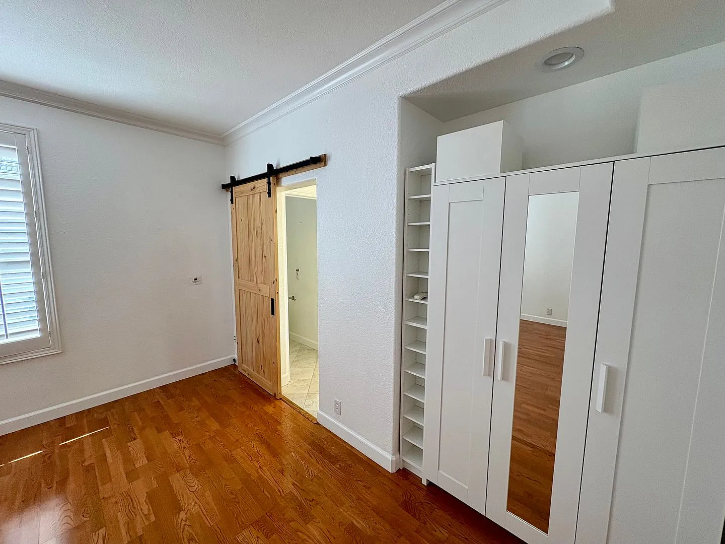 Convenient and Private Silicon Valley Townhouse — Photo 4