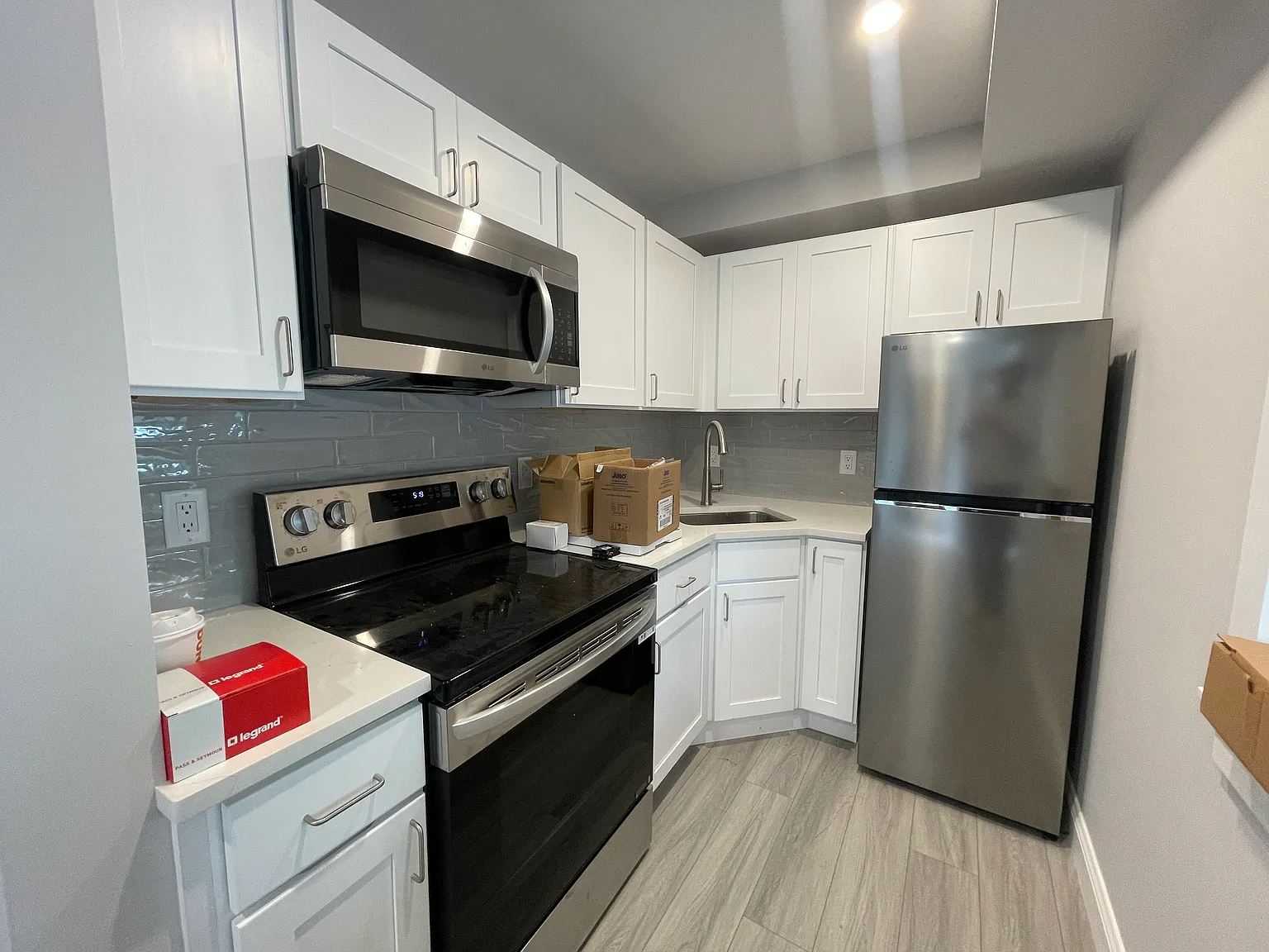 2 bed, 655 sqft, $2,250 — Photo 2