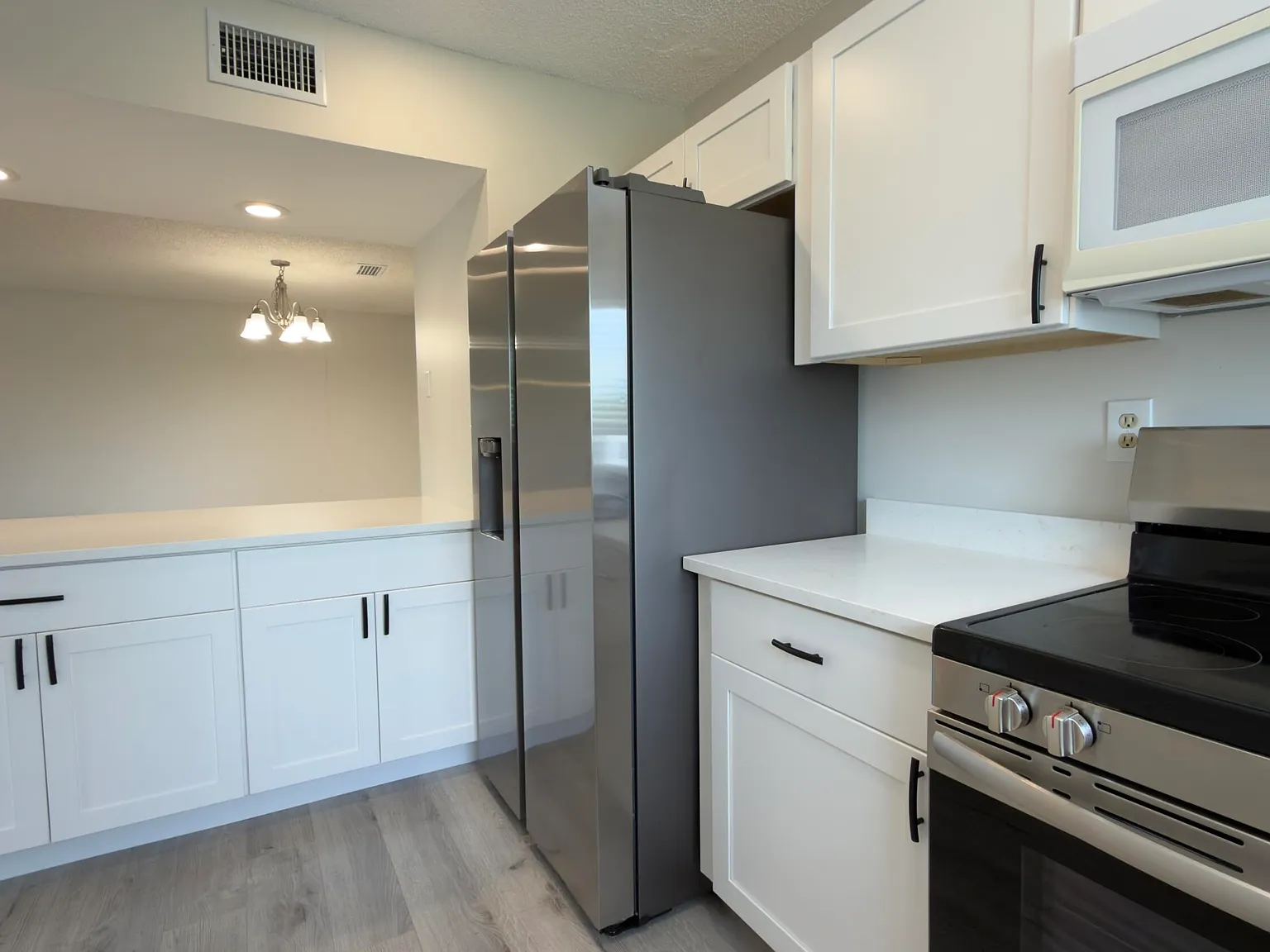 3 bed, 2.5 bath, 1640 sqft, $3,200 — Photo 4