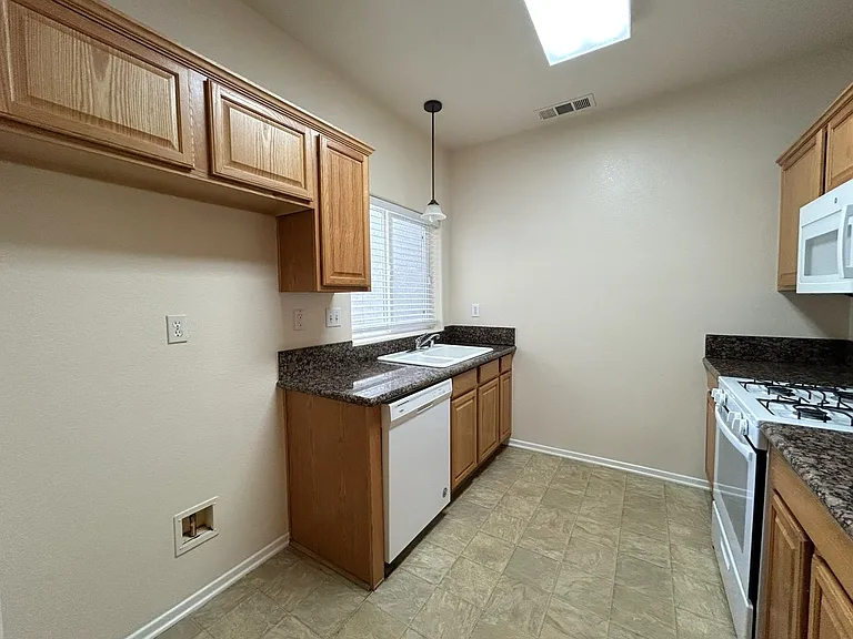 1555 Orange Ave #403 — Photo 10