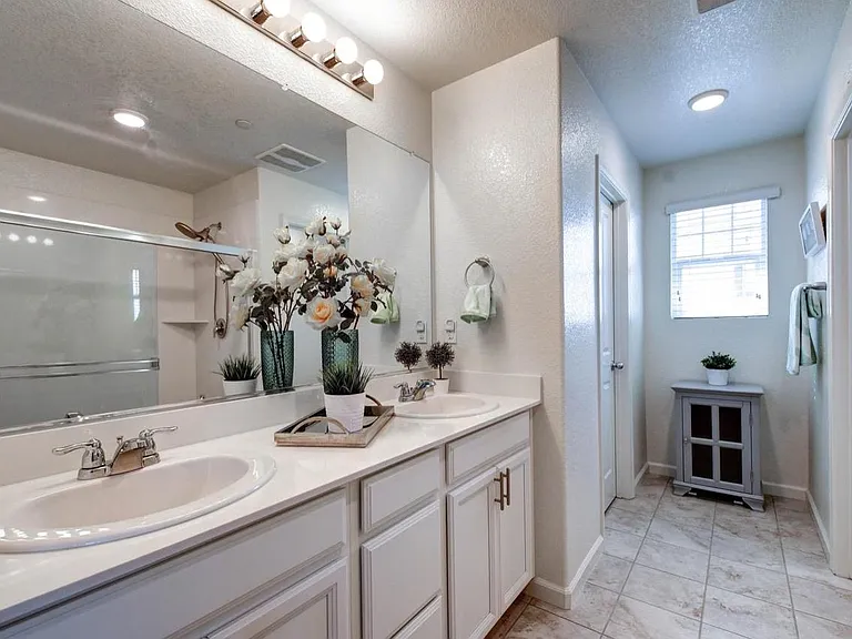 509 Glory Ct — Photo 2