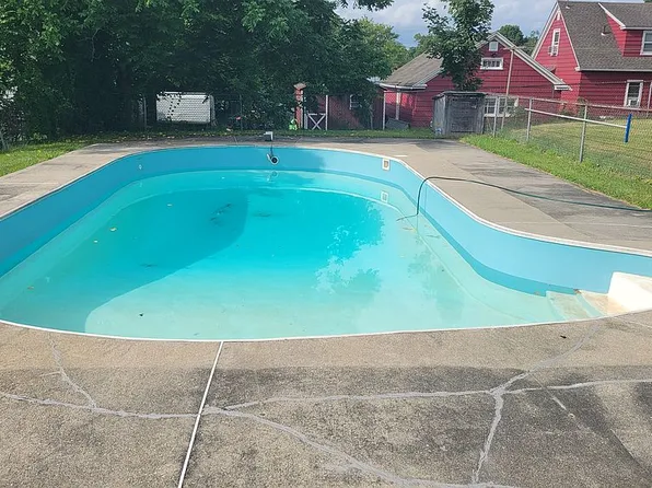 33 Calumet St, Pittsfield, MA 01201