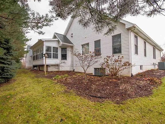 3rd image of 2107 E Coachlight Dr