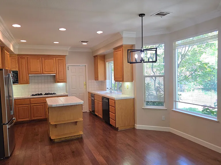 206 Murcia Ct — Photo 10