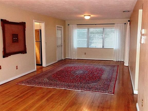 5th image of 236 Blossom Ln