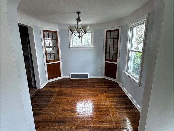 3rd image of 19431 Naumann Ave