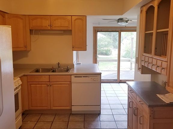 5th image of 448 Diamond Ave NE