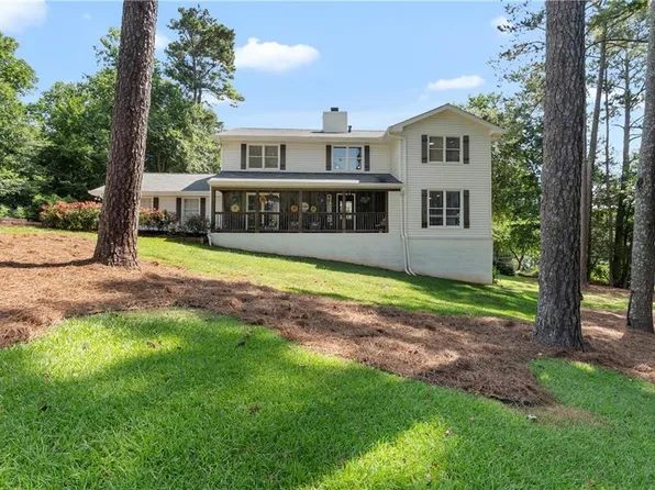 576 Angie Way SW, Lilburn, GA 30047