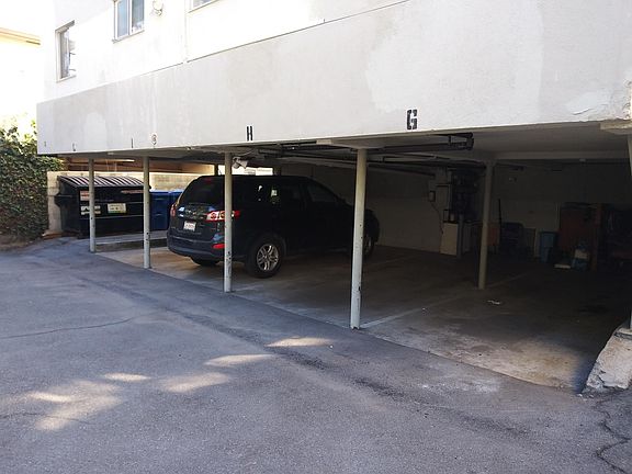2nd image of 2140 N Beachwood Dr APT 1