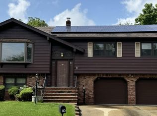 10 Roseda Dr, Totowa, NJ 07512