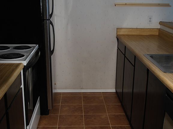 5th image of 5824 NE 75th St Unit D303